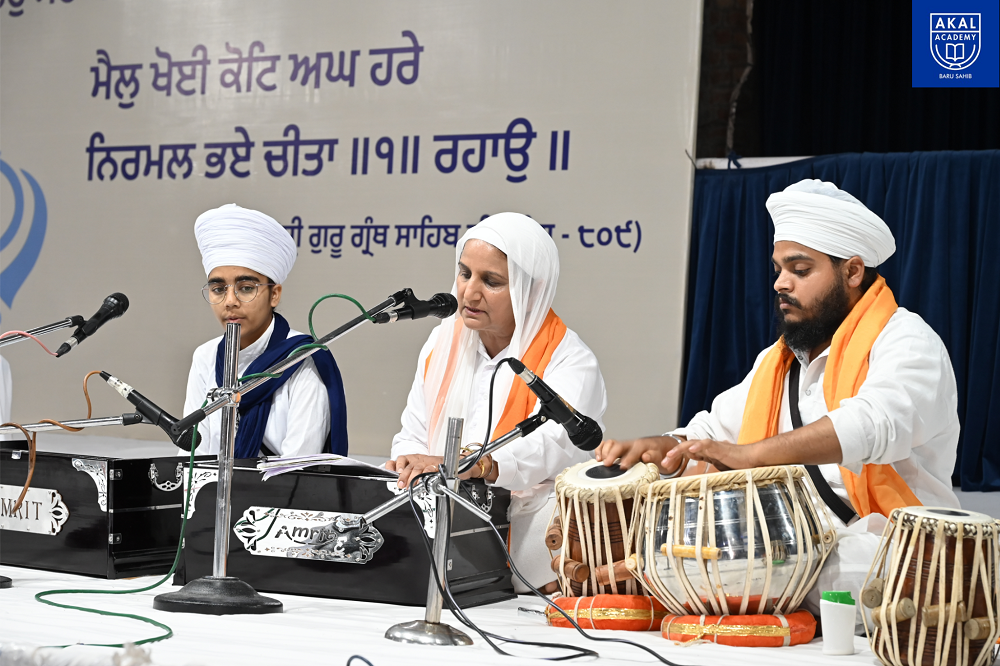  International Campers AttenSpecial Mid-Session Ceremony at Darbar Sahib, Baru Sahib Gallery Image