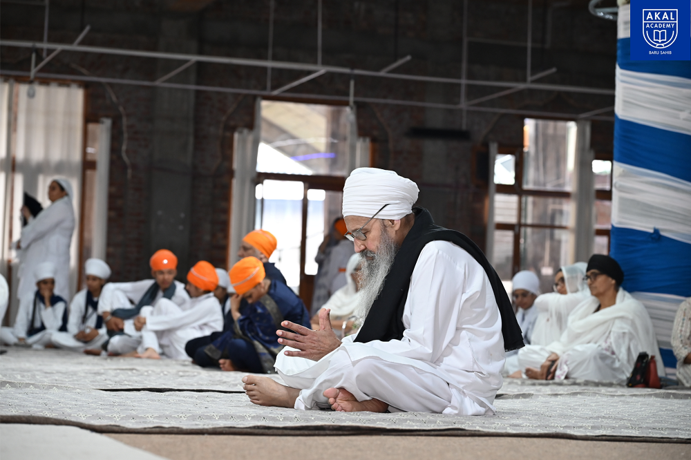  International Campers AttenSpecial Mid-Session Ceremony at Darbar Sahib, Baru Sahib Gallery Image